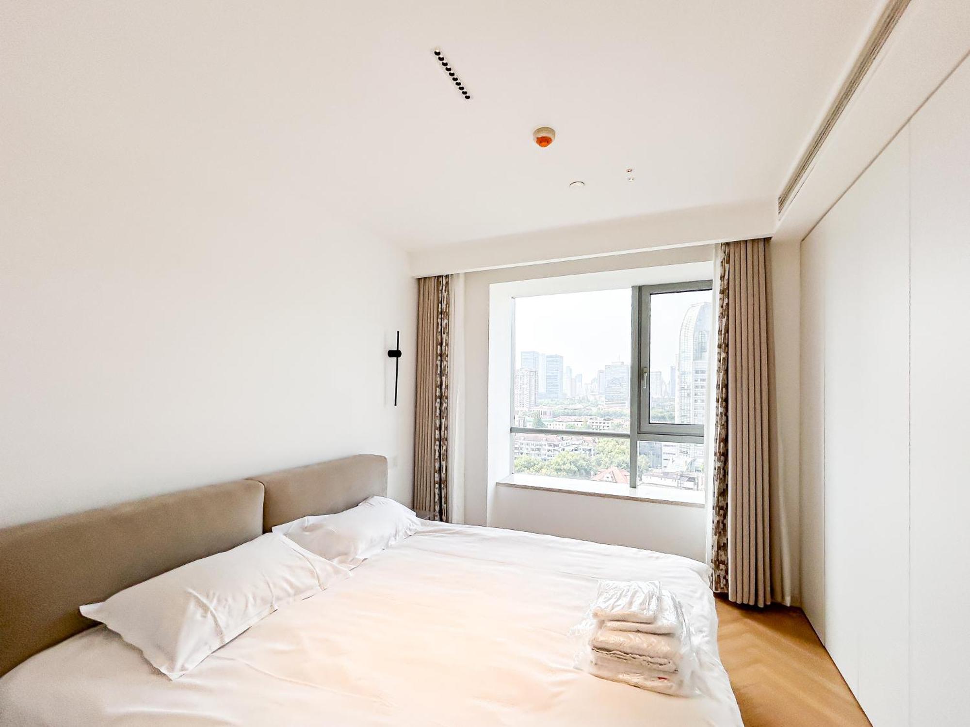 Book And Bed - Sml Center