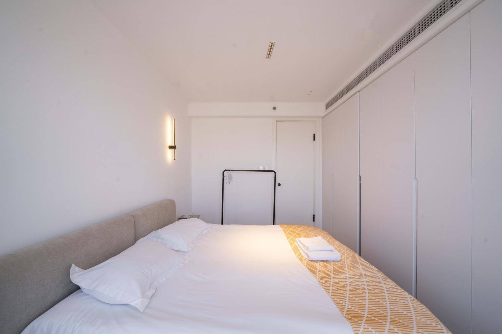 Book And Bed - Sml Center