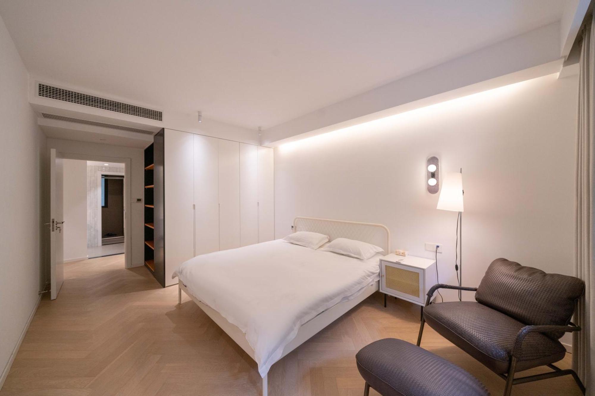 Book And Bed - Sml Center